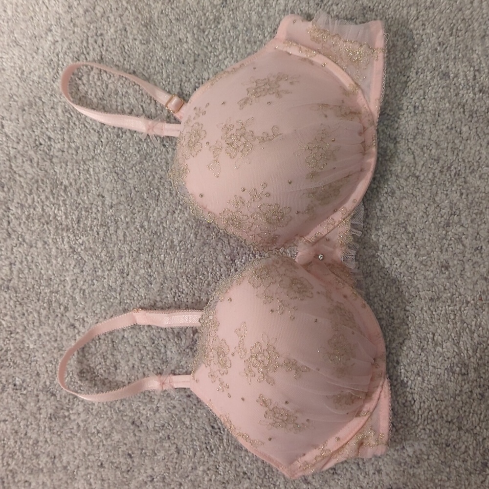 Victoria's secret blush pink push up bra 34C